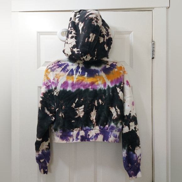 YFB cropped hoodie - Picture 2 of 5